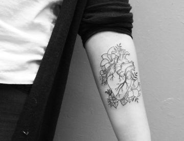 Herz Blüten Tattoo